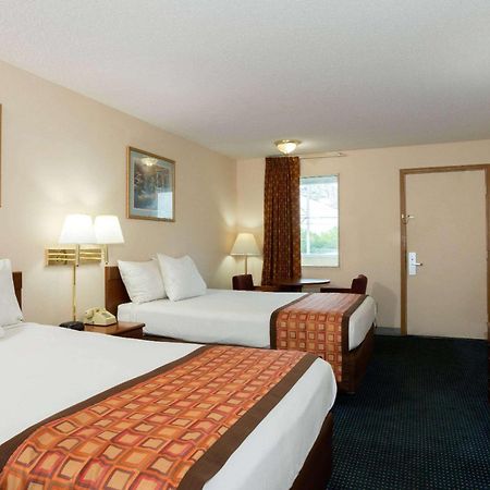 Days Inn By Wyndham Indianapolis East Post Road Exteriör bild