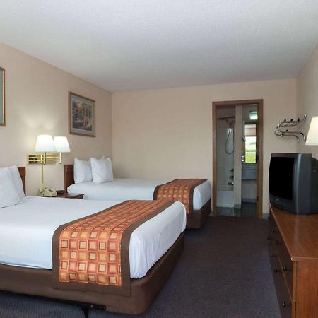 Days Inn By Wyndham Indianapolis East Post Road Exteriör bild