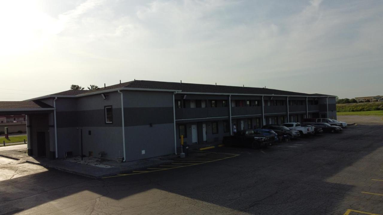 Days Inn By Wyndham Indianapolis East Post Road Exteriör bild