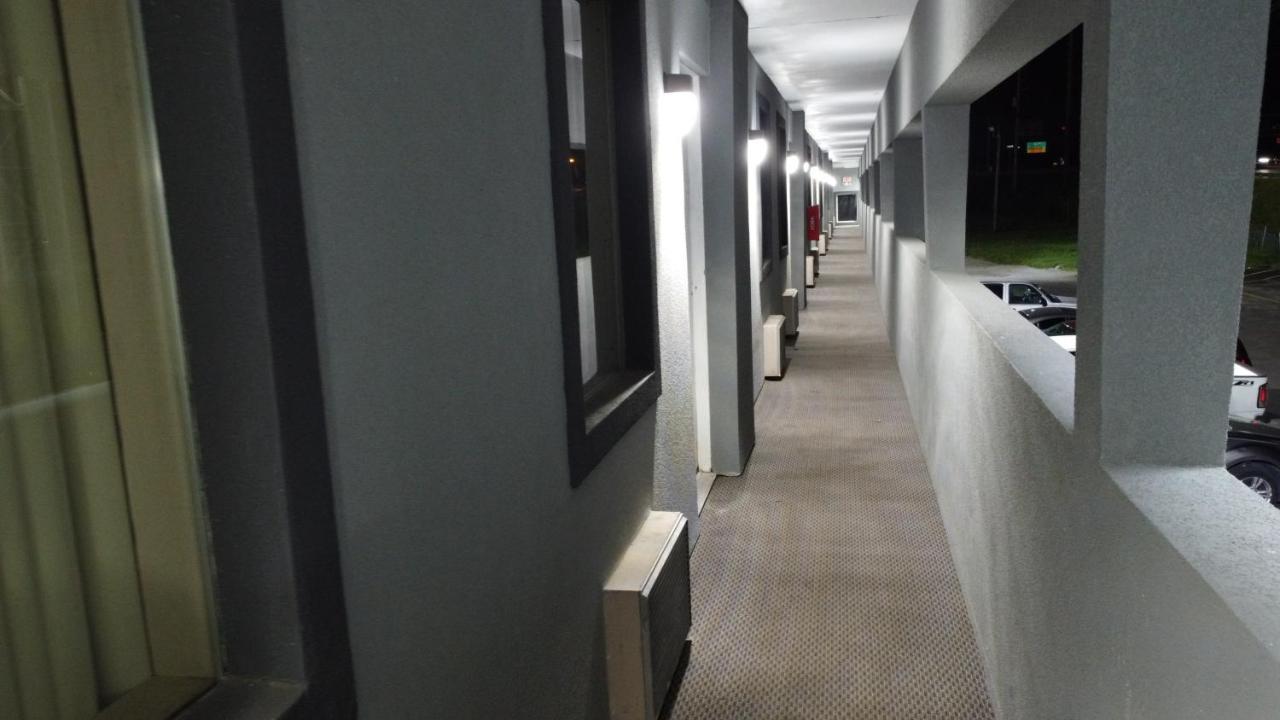 Days Inn By Wyndham Indianapolis East Post Road Exteriör bild