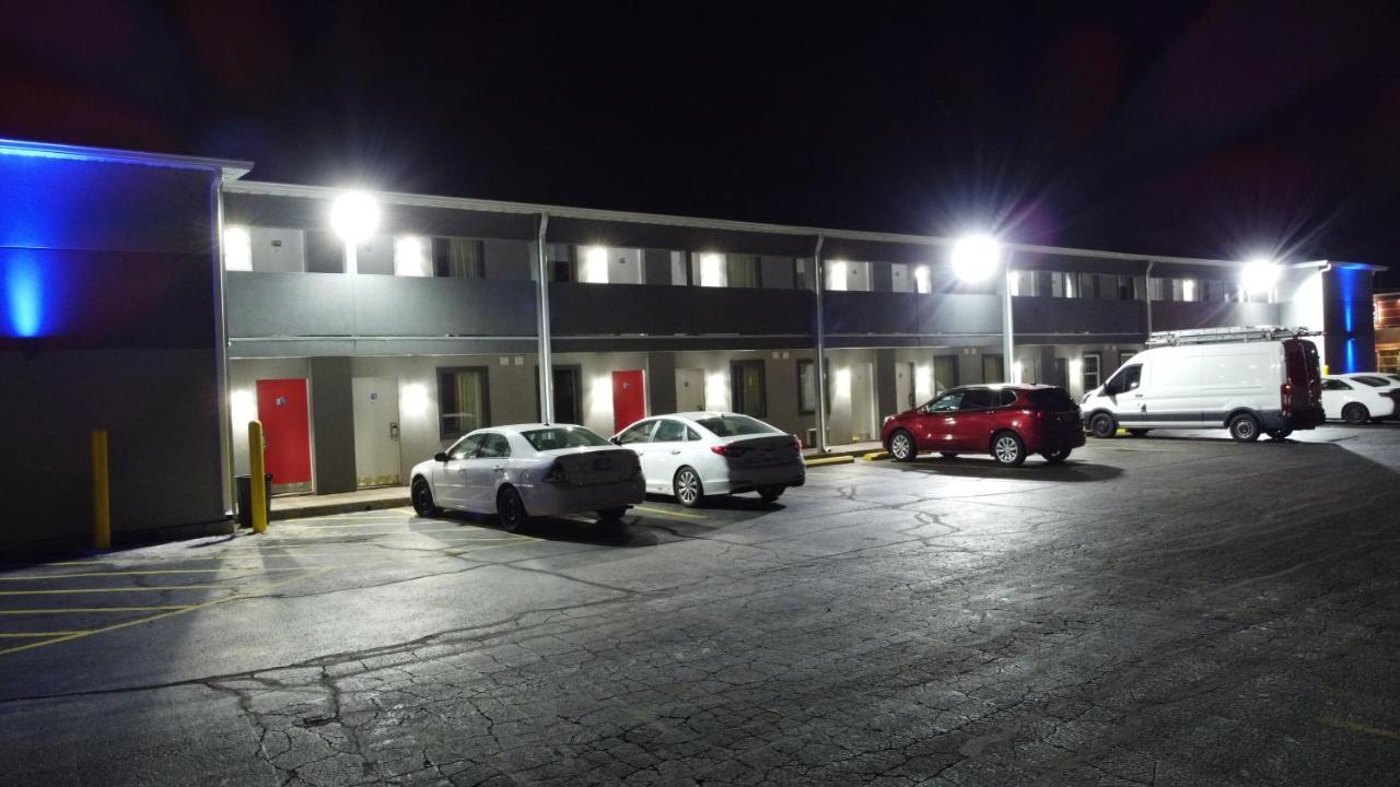 Days Inn By Wyndham Indianapolis East Post Road Exteriör bild