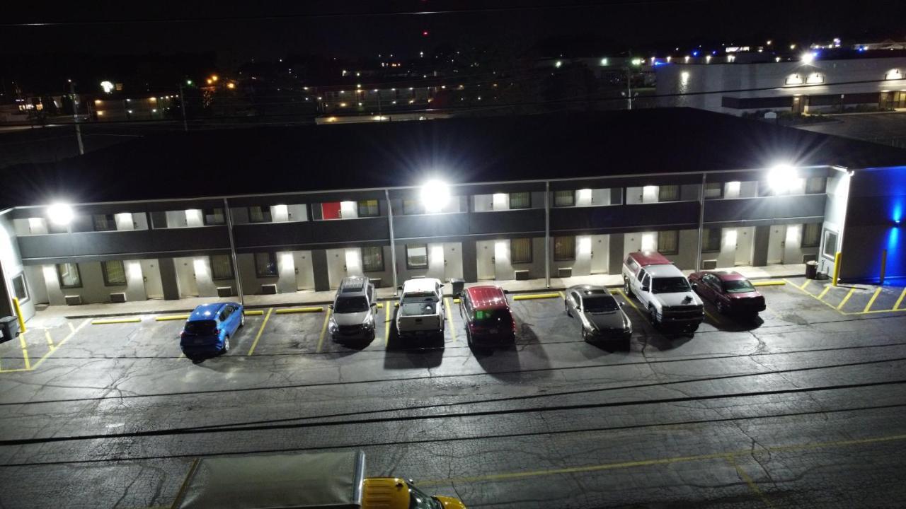 Days Inn By Wyndham Indianapolis East Post Road Exteriör bild