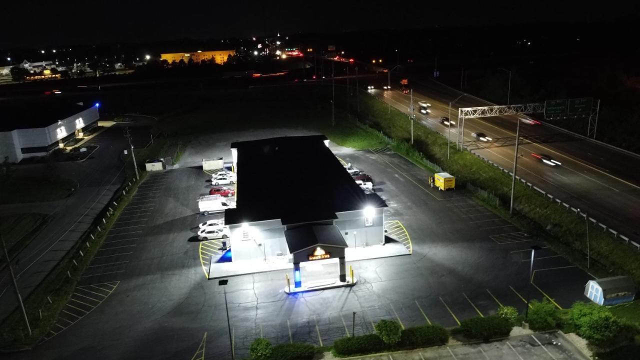 Days Inn By Wyndham Indianapolis East Post Road Exteriör bild