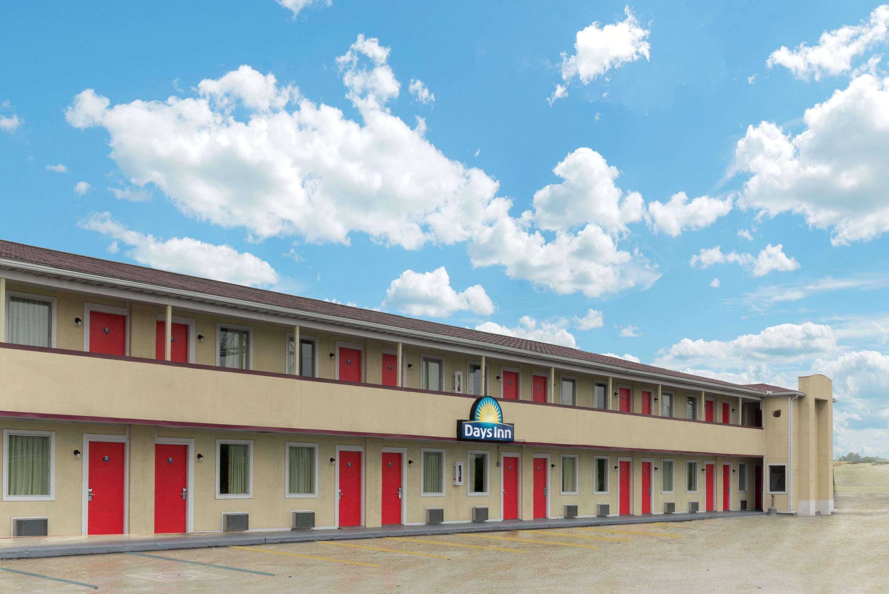 Days Inn By Wyndham Indianapolis East Post Road Exteriör bild