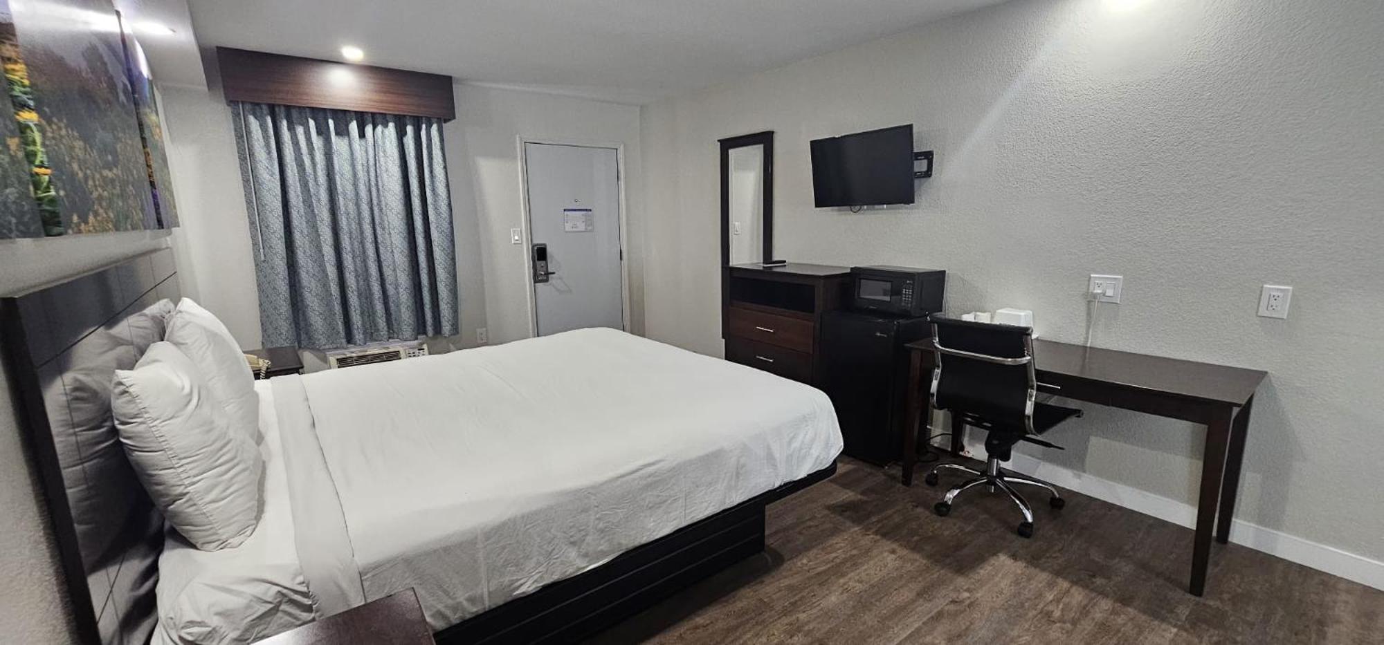 Days Inn By Wyndham Indianapolis East Post Road Exteriör bild