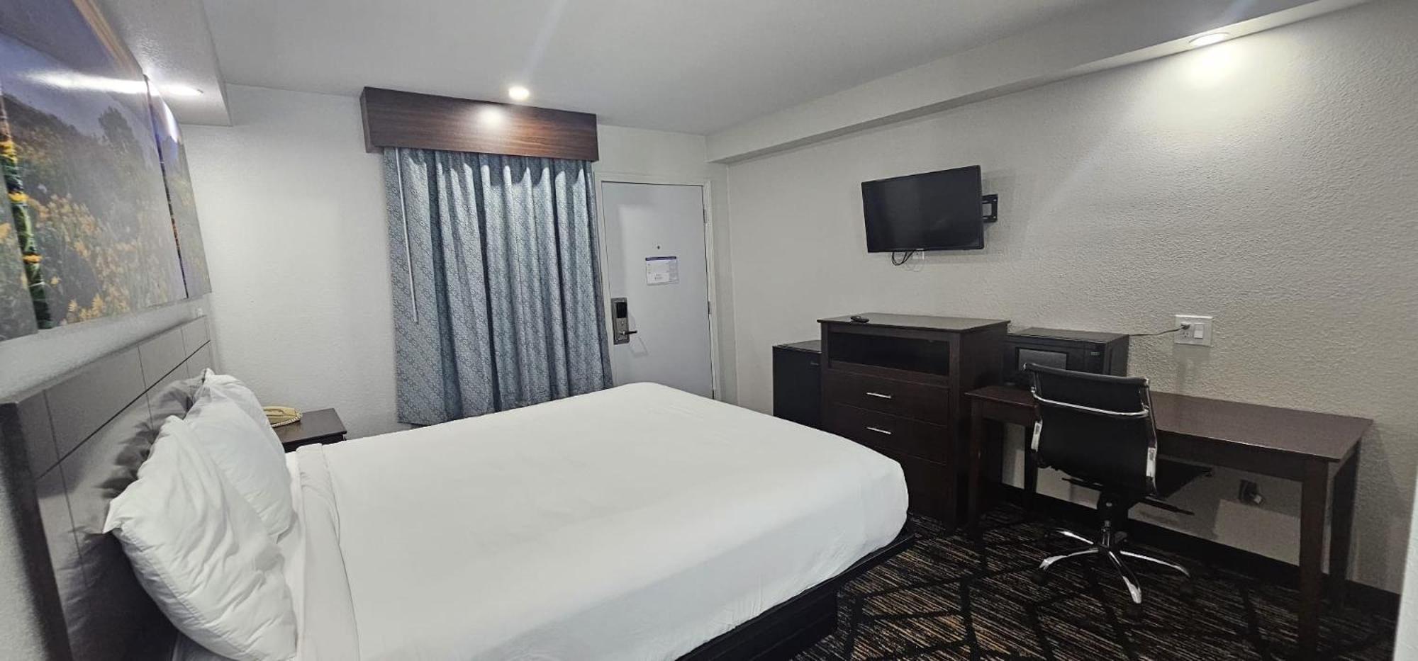 Days Inn By Wyndham Indianapolis East Post Road Exteriör bild